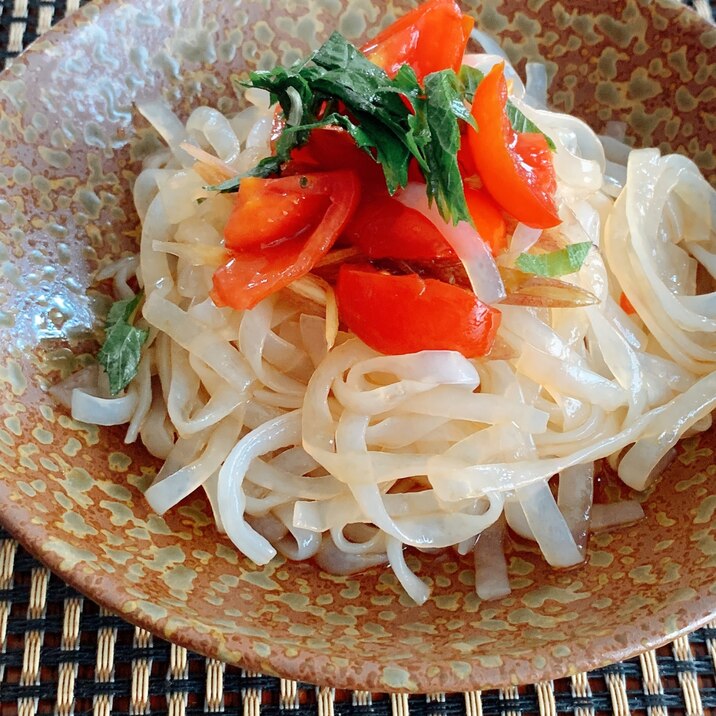 蒟蒻麺で、トマトと茗荷の和風カッペリーニ